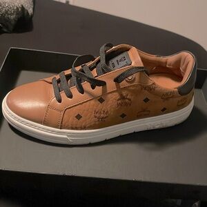MCM COGNAC WOMENS SIZE 7 (37)